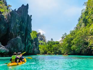 Kajakfahrt in der Big Lagoon in El Nido