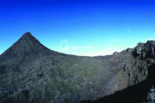 Schwarzer Berg auf der Insel Pico 