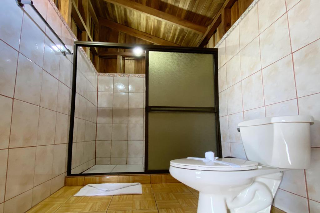 Toilette und Dusche