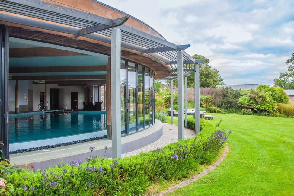 Pool und Gartenanlage