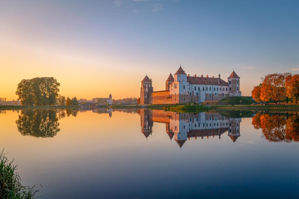 Schloss Mir im Sonnenuntergang