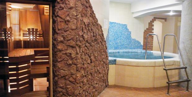 Sauna und Pool