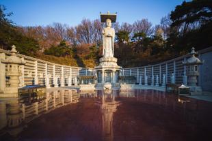 Maitreya-Buddha-Statue am Bongeunsa-Tempel in Seoul 