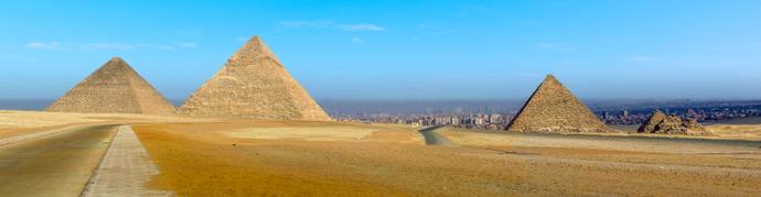 Pyramiden Gizeh mit Blick auf Kairo Ägypten Sehenswürdigkeiten