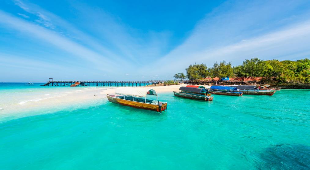 Boote vor der Küste auf einer Sansibar Rundreise