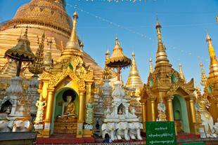 Shwedagon Pagode bei Sonnenuntergang