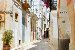 Schmale Straße in Conversano 