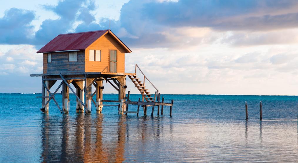 Wohnhaus im Meer shutterstock