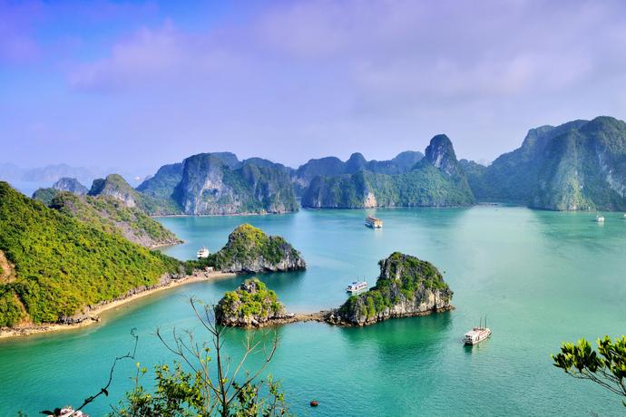 Blick auf die Halong-Bucht in Vietnam