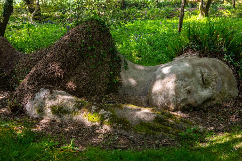 Mud Miad Skulptur in den Lost Gardens of Heligan