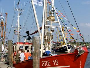 Fischkutter im Hafen von Greetsiel