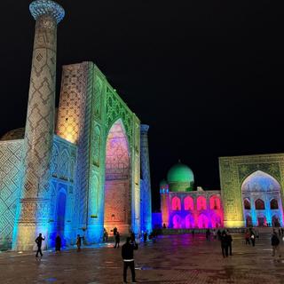 Gur-Emir-Mausoleum bei Nacht
