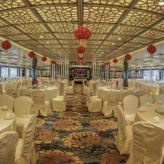 Restaurant auf dem Fluss-Kreuzfahrtschiff in China - CNRYAN