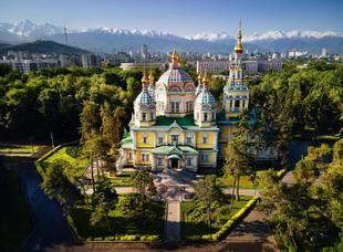 Christi-Himmelfahrt Kathedrale im Panfilov Park in Almaty 
