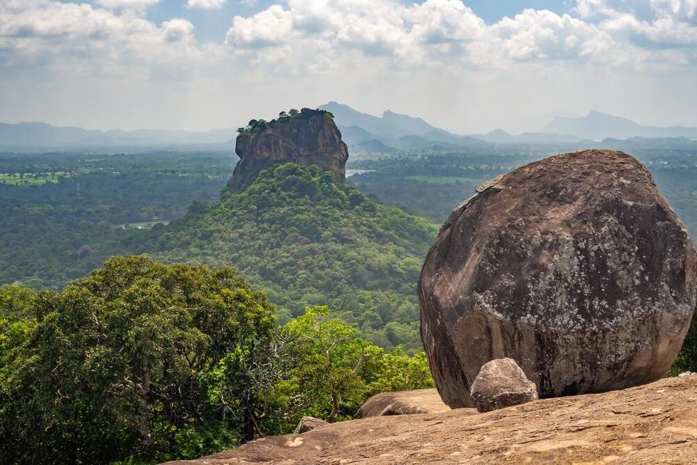 Blick auf den Sigiriya Felsen