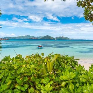 Blick auf Strand und Meer