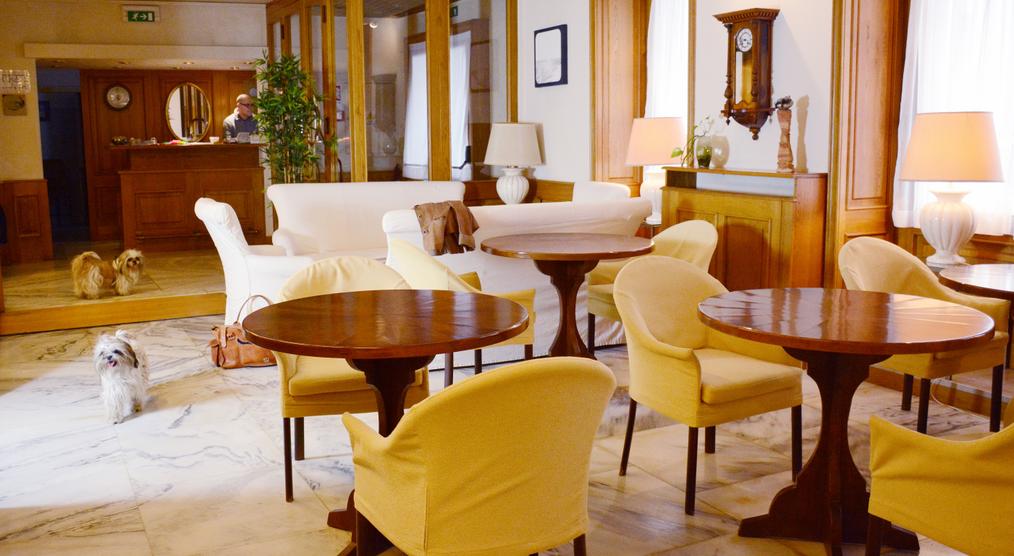 IT_Italien_Triest_Hotel_Abbazia_SKR_Agentur_Eingang_Acquaforte