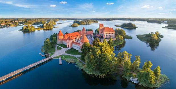 Luftaufnahme der Wasserburg Trakai