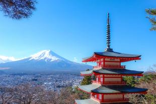 Rote Chureito Pagode vor dem Fuji Berg