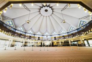 Innenraum der Masjid Negara 