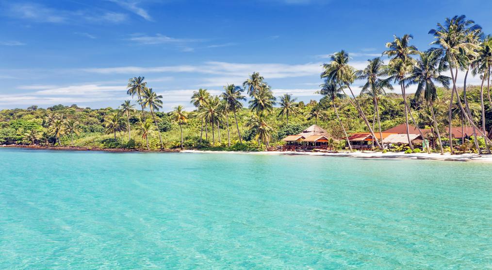 Ein Strand in Thailand als Beispiel für Urlaub mit Brückentagen