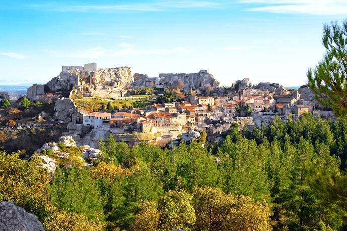 Blick Les Baux in der Provence auf einer Frankreich Rundreise mit SKR