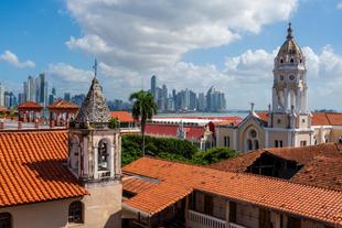 Panama City mit Altstadt und moderner Skyline
