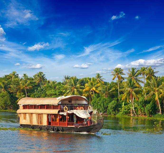 Typisch südindisches Hausboot in den Backwaters