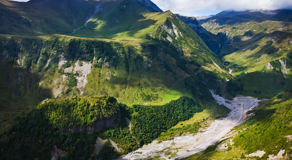 Blick auf die Landschaft an der Georgischen Heerstraße