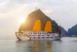 traditionelles Schiff in der Halong Bucht