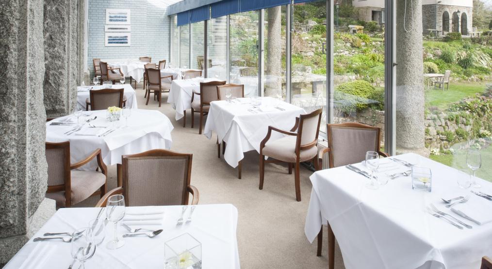 Restaurant mit traumhaftem Blick in den Garten