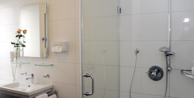 Bad Doppelzimmer