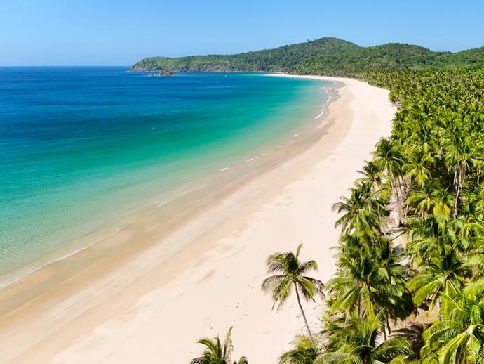 Nacpan Beach mit Palmen auf den Philippinen