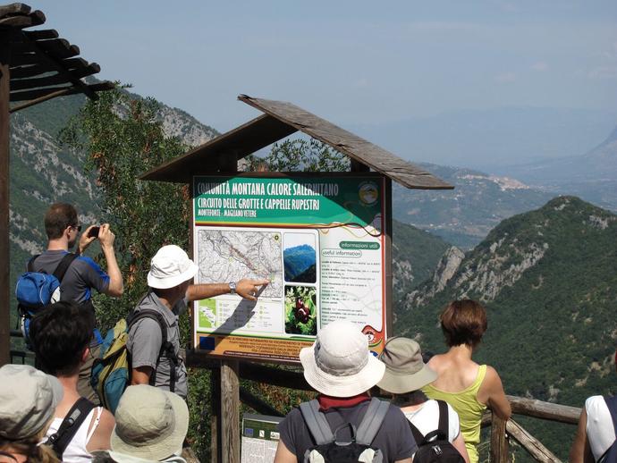 Ihr Reiseleiter informiert Sie ausführlich über die Wanderung zur Calore- Schlucht