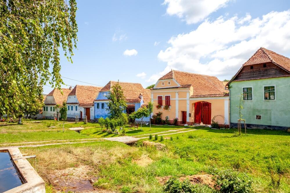Bunte Häuser im Dorf Viscri