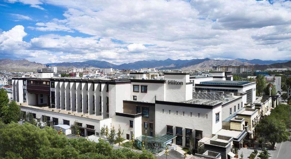 Außenansicht des Hilton Shigatse Hotels