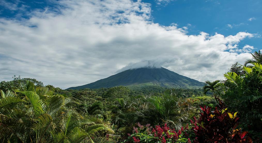Blick auf einen Vulkan während einer Costa Rica Gruppenreise
