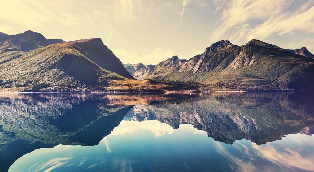 Landschaft Berge und See Norwegen Reisen