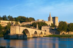 Pont d'Avignon und Papstpalast in Avignon