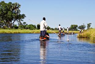 Traditionelles Mokoro Boot