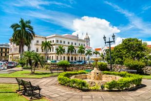 Nationaltheater in Casco Antiguo
