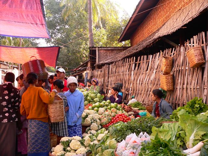 Nyaung Oo Market 