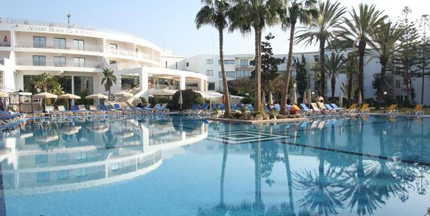 Außenansicht mit Pool