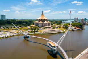 Szenerie am Ufer des Sarawak Flusses in Kuchung