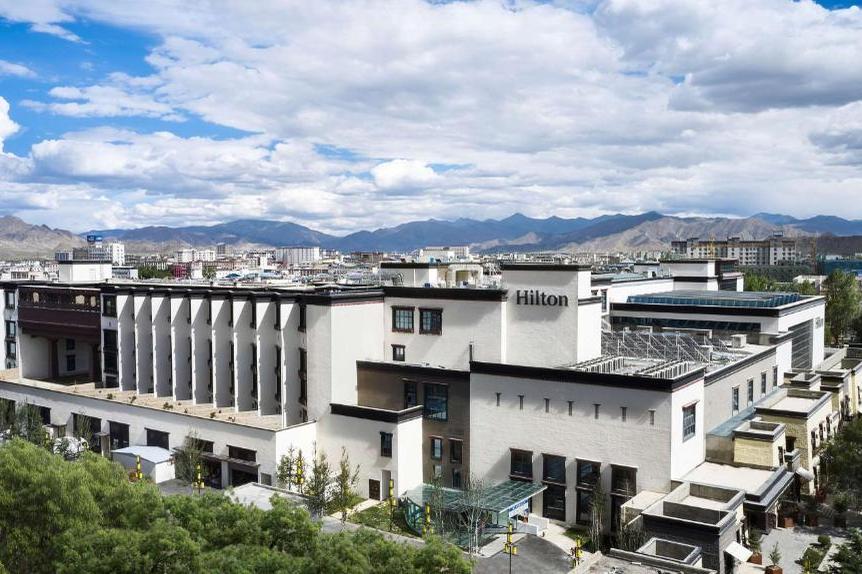 Außenansicht des Hilton Shigatse Hotels