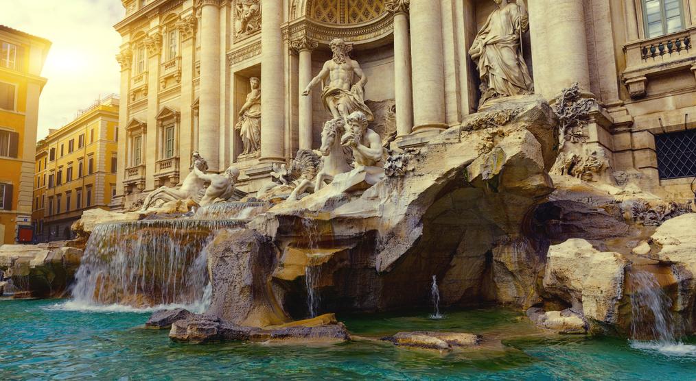 Trevi-Brunnen bei Sonnenaufgang