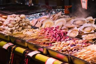 Meeresfrüchtestand auf dem Nishiki-Markt