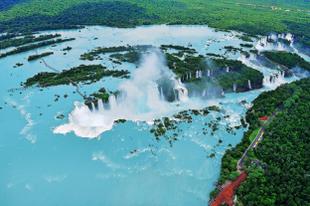 Iguazu Wasserfälle aus der Vogelperspektive