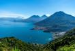 Blick auf den Atitlán-See mit den Vulkanen San Pedro, Atitlán und Tolimán