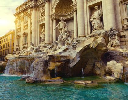 Trevi-Brunnen bei Sonnenaufgang